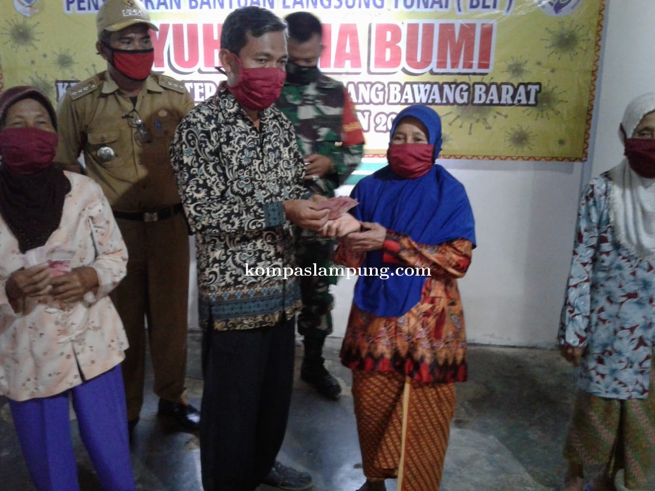 Tiyuh Setia Bumi Realisasikan BLT-DD Tahap Tiga Ke 47 Kepala Keluarga