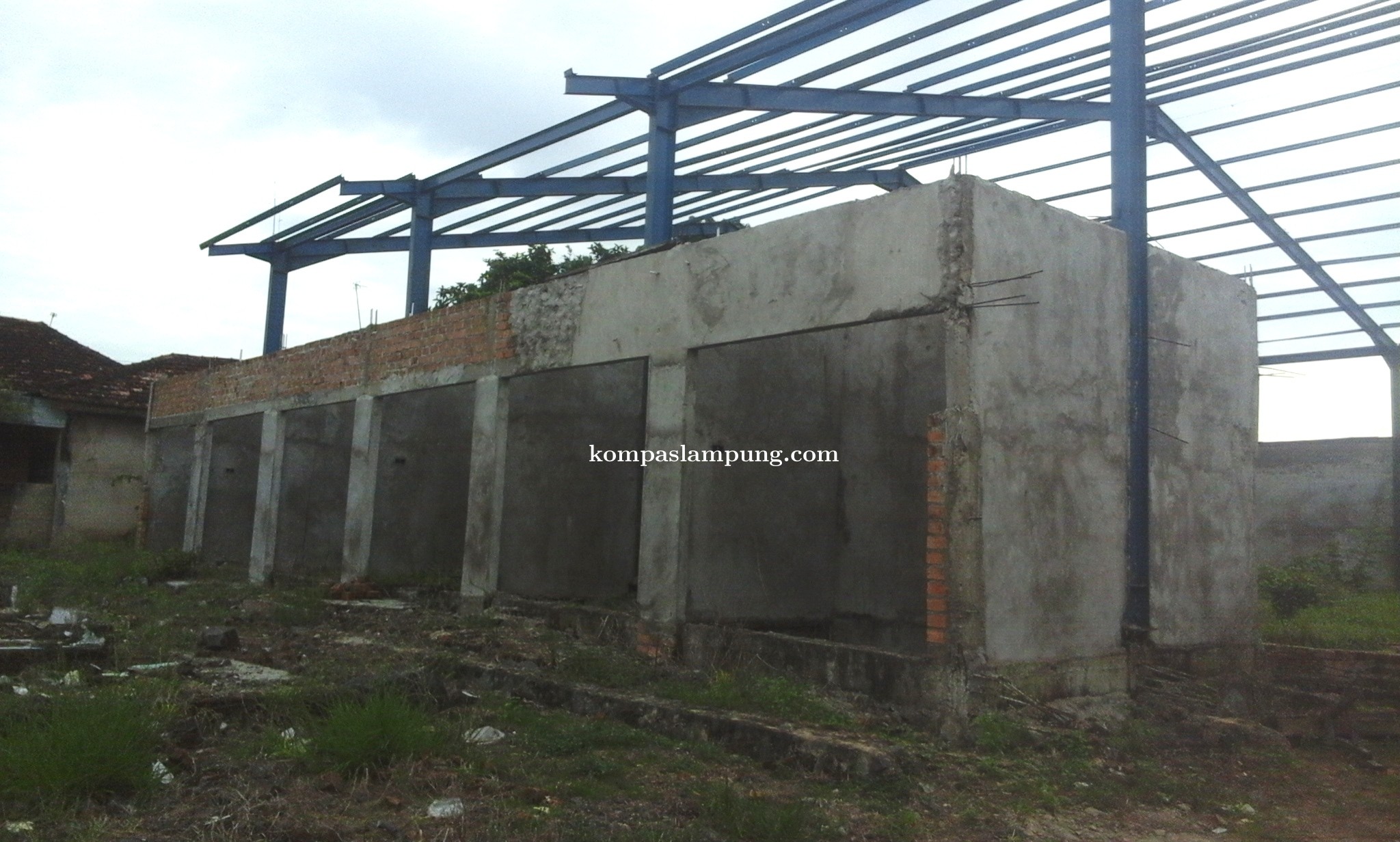 Pasar Pemda Di Seputihsurabaya Terbengkalai