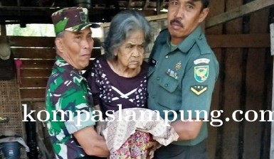 Peduli Dengan Masyarakat, Danramil 411-04 Gunung Sugih Salurkan Bantuan Paket Sembako