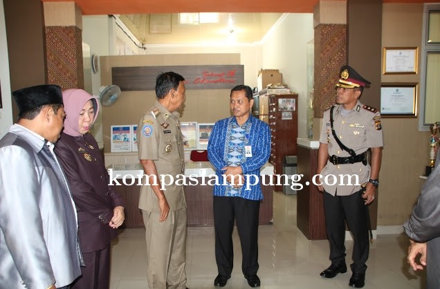 Kapolres Metro Bersama Forkopimda Tinjau Pelaksanaan UNBK Tingkat SMP/MTS Tahun 2019