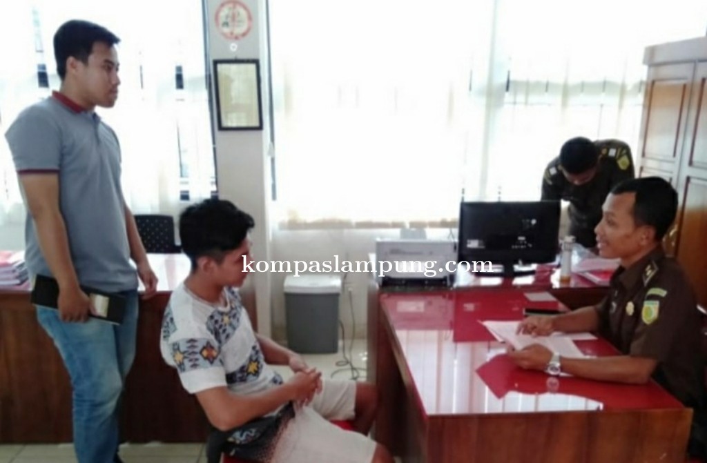 Pemuda Gagah dan Tampan Dibalik Jeruji Sel Kejaksaan, Siapakah Dia ?