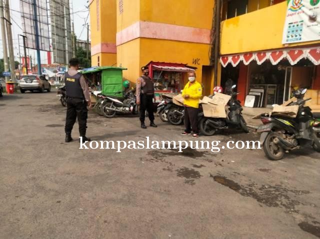 Sat Sabhara Polres Metro Laksanakan Patroli Jalan Kaki