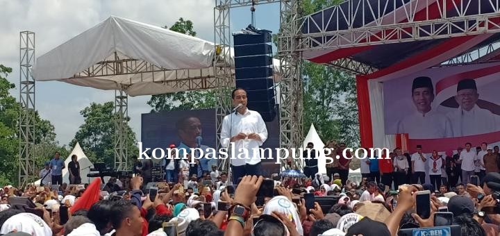 Jokowi Kenalkan Tiga Kartu Baru di Lampung Tengah
