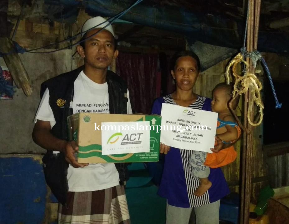 Gelombang Pasang Terjang Pemukiman Nelayan, ACT Turunkan Tim Kirim Bantuan Makanan