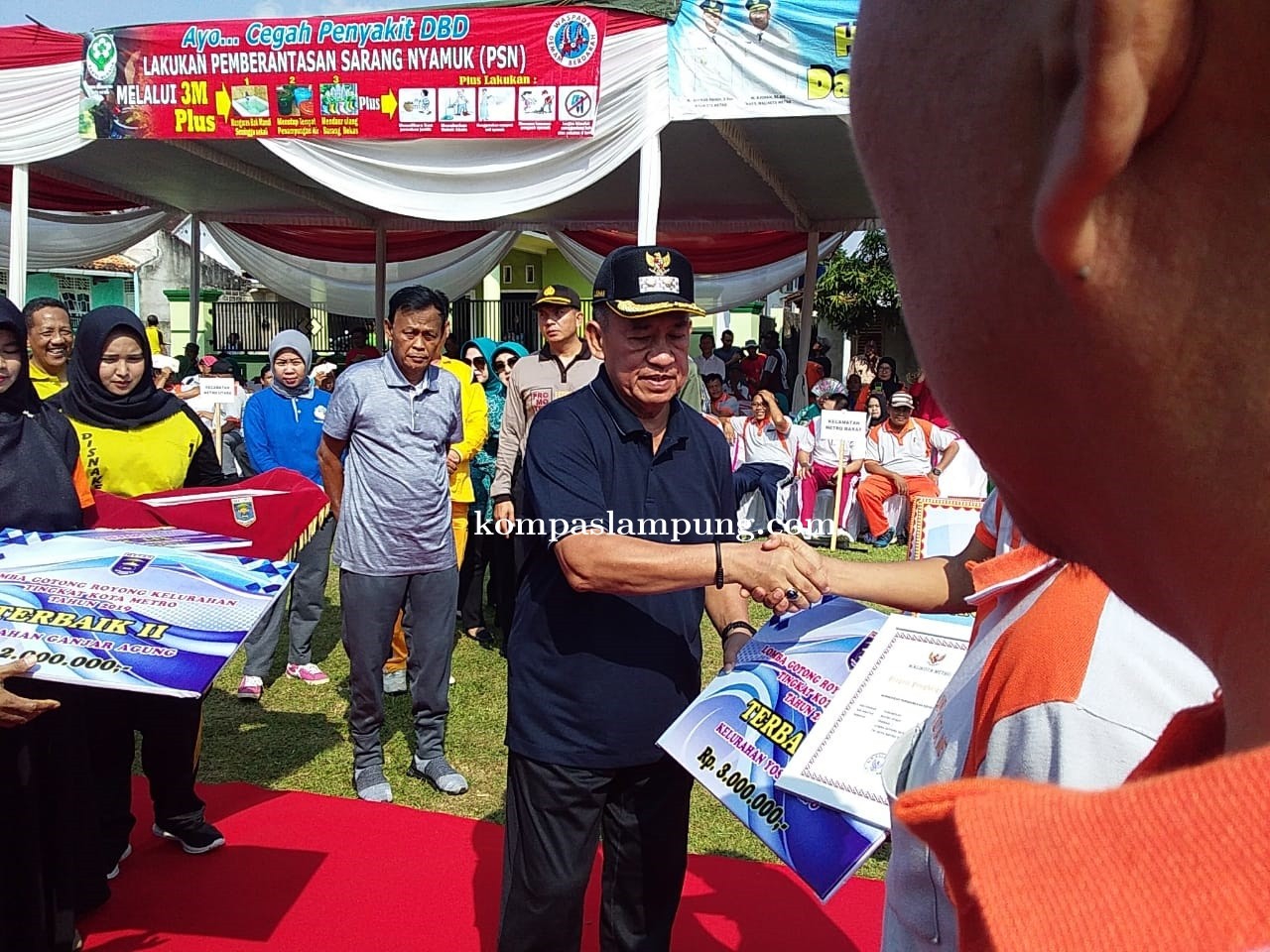 Walikota Metro Membuka Bulan Bakti Gotong Royong Masyarakat ke 16 dan Hari Kesatuan Gerak PKK ke 47