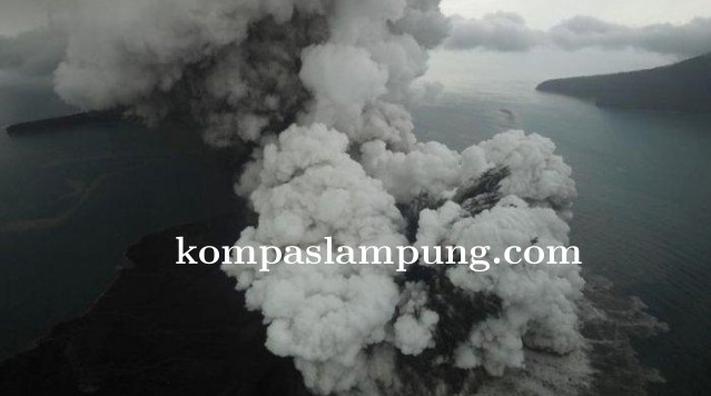 Status Waspada : Gunung Anak Krakatau Alami Lima Kali Gempa Hembusan