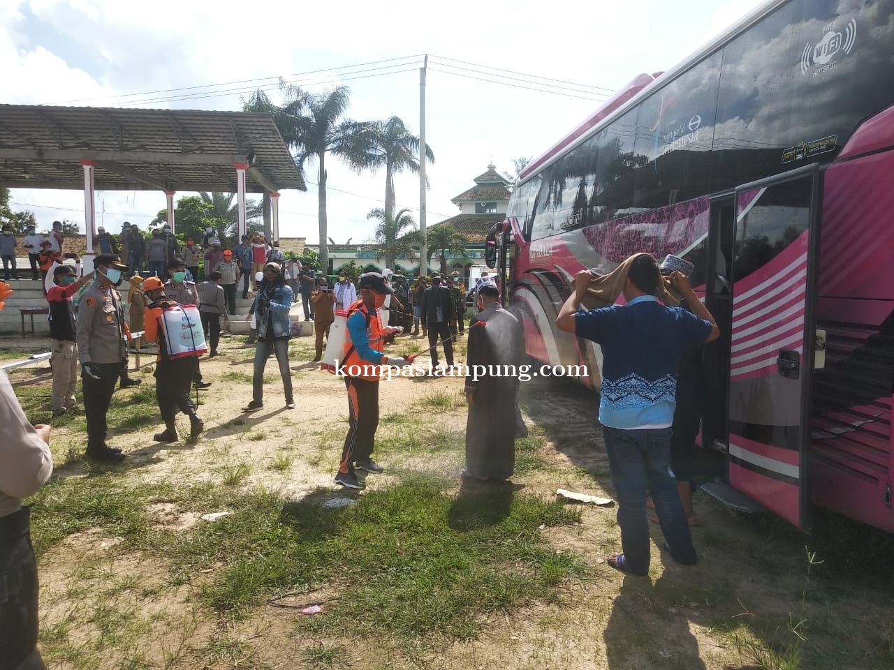 Polres Tuba Terapkan Protokol Kesehatan Kepada Santri Ponpes Al Fatah Jatim Tiba Di Kampung Tunggal 
