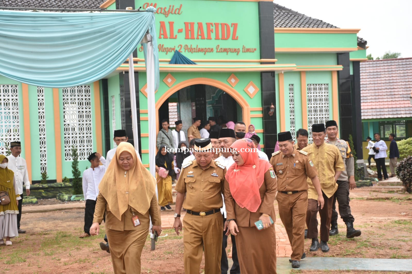 Bupati Lampung Timur Hadiri Acara  Peresmian Masjid di SMP N 2 Pekalongan