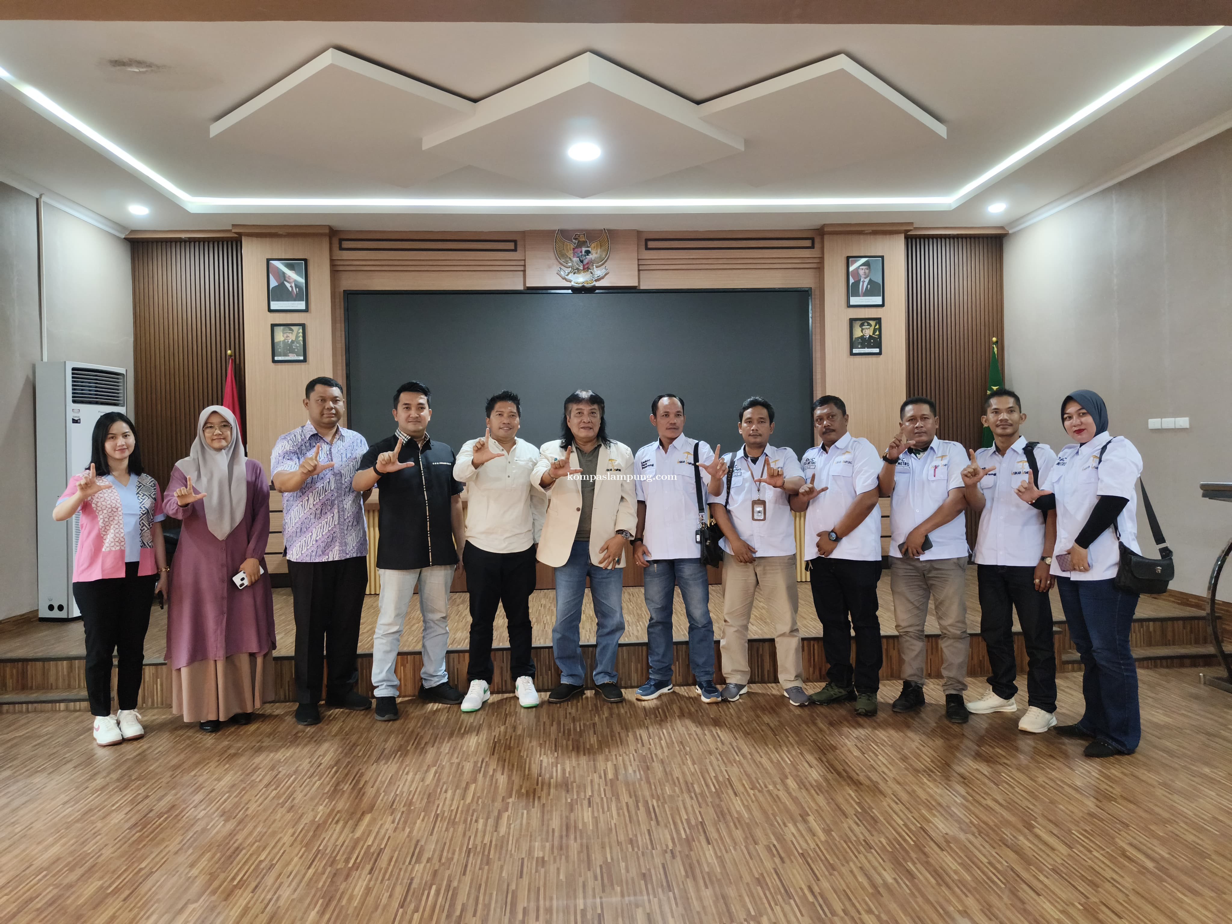 Ketua laskar Lampung H.Ahmad Ridwan.S.E Audensi dengan jajaran kejaksaan Negeri kota metro