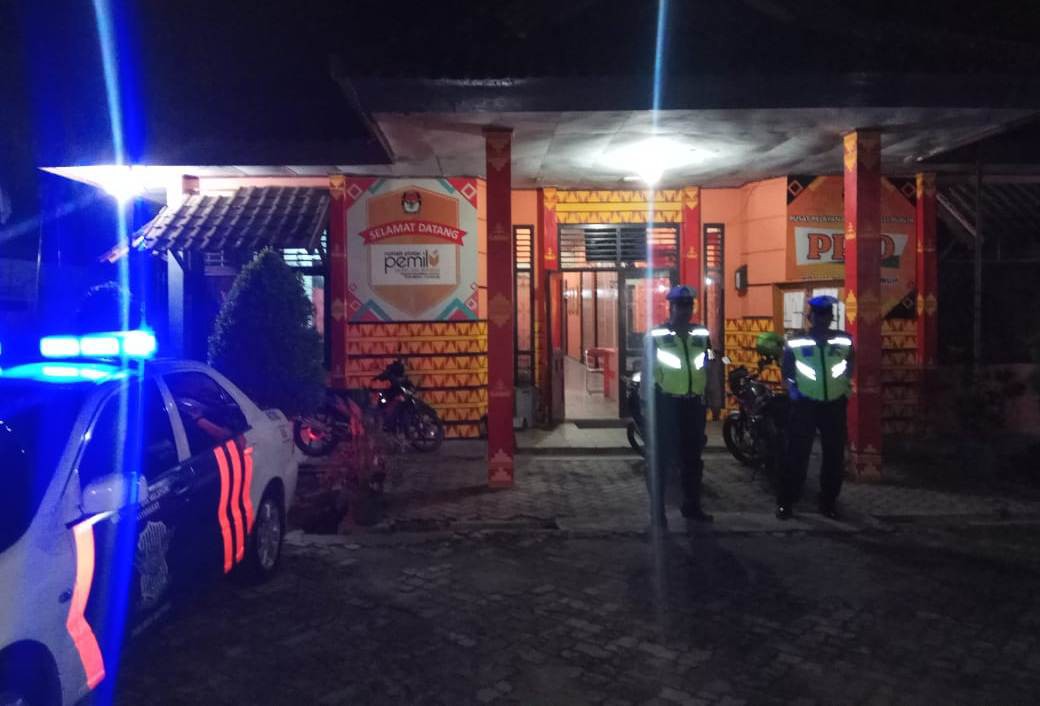 Sat Lantas Polres Metro Patroli di Kantor KPU Metro