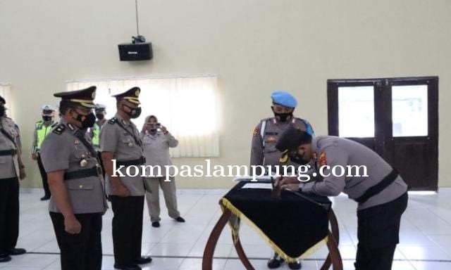 Kapolres Lampung Timur  Pimpin Langsung Proses Serah Terima Jabatan perwira