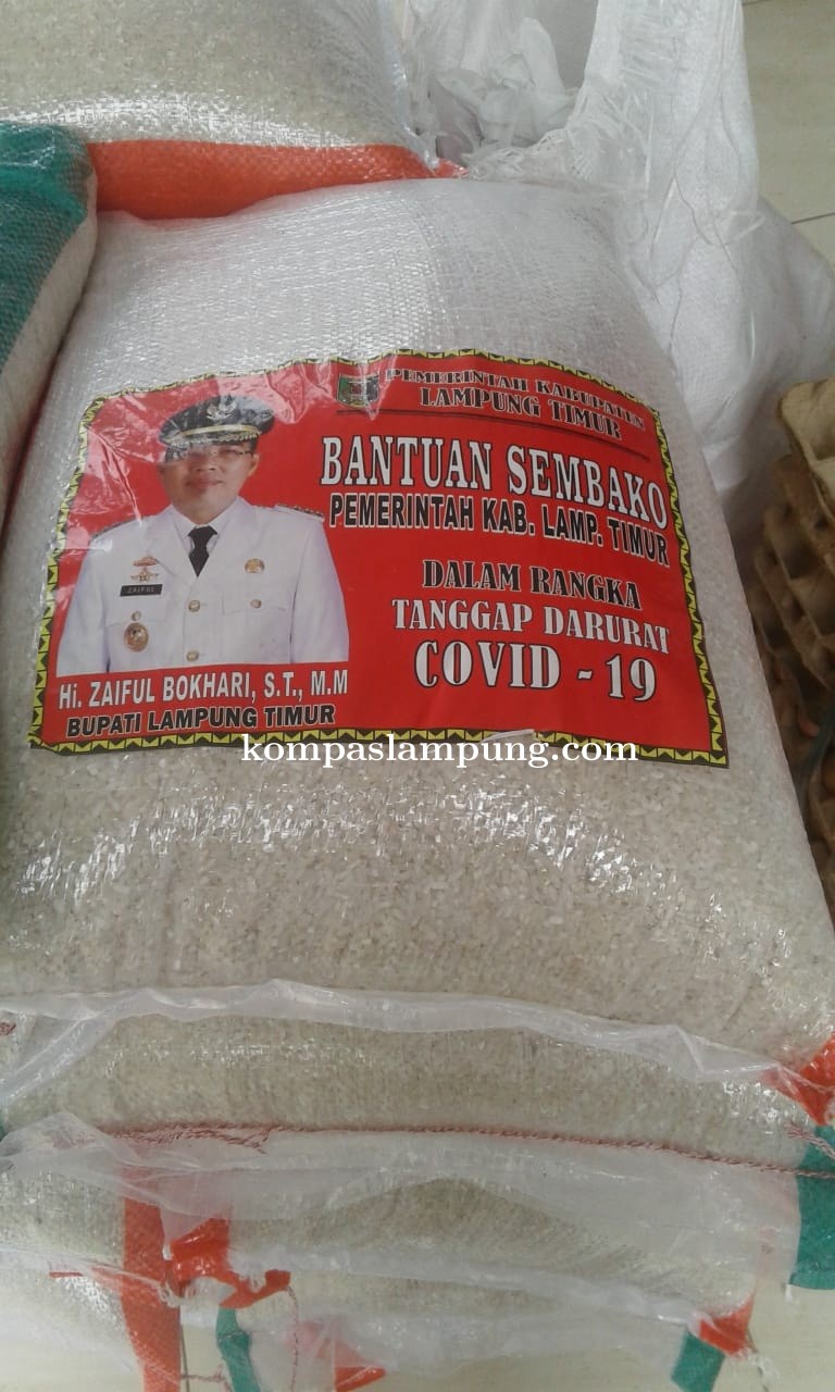 Gambar Bupati Lampung Timur Yang Terpampang Di Sebuah Karung Beras Mengundang Pertanyaan Publik