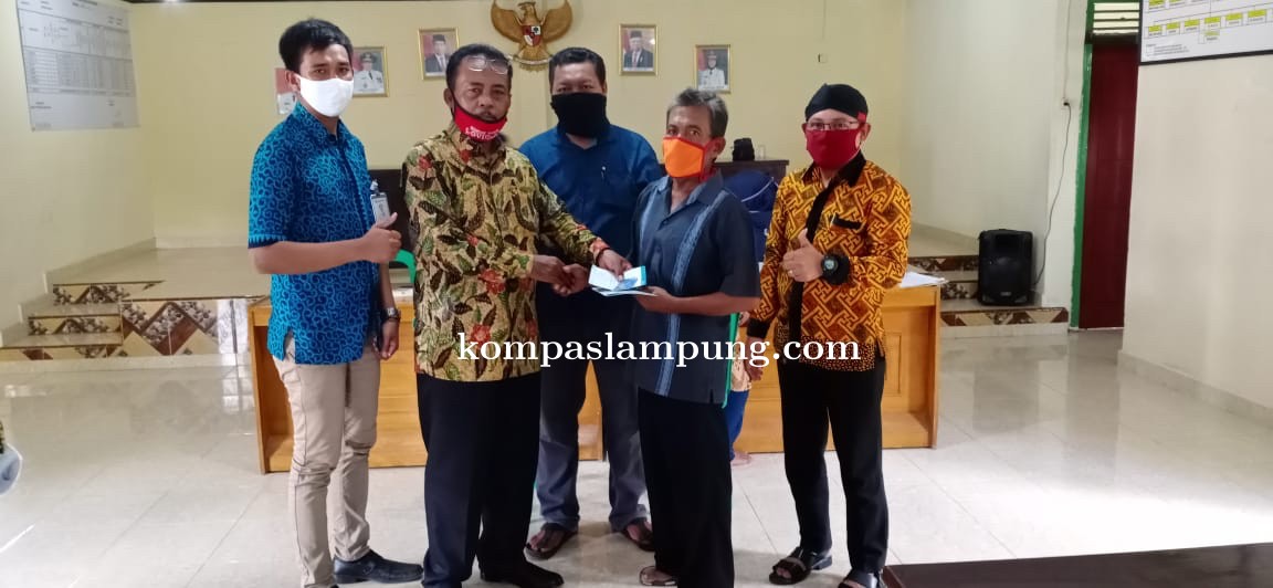 Kades Desa Banjar Rejo Kecamatan Batanghari Lampung Timur Salurkan Dana DD Untuk BLT