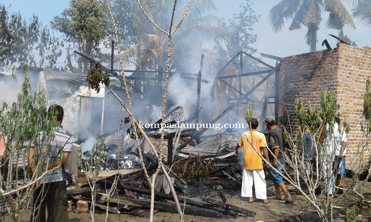 Polsek Banjar Agung Melakukan Identifikasi Dan Olah TKP (Tempat Kejadian Perkara)Peristiwa Kebakaran