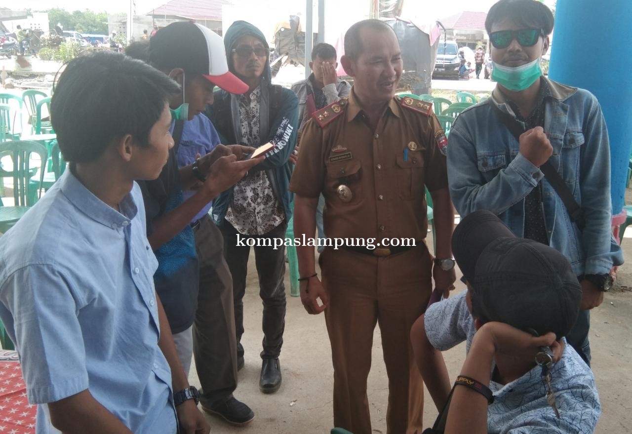 Kepdes Fajar Asri, Merangkap Ketua Gabungan Kelompok Tani Di Wilayahnya Melanggar Aturan 