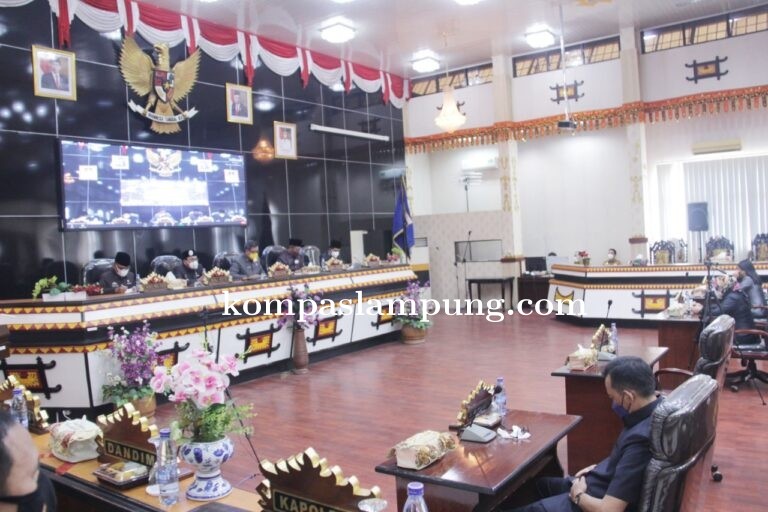 Walikota Hadiri Rapat Paripurna  DPRD Dalam Penyampaian Raperda Kota Metro