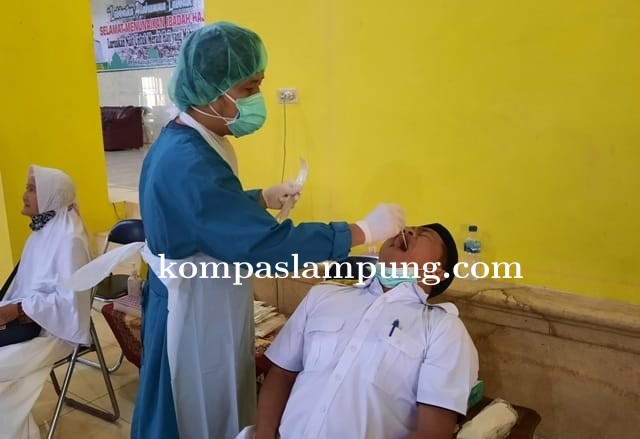 Calon  Jemaah Haji Lamtim Mengikuti Tes PCR di Islamic Center