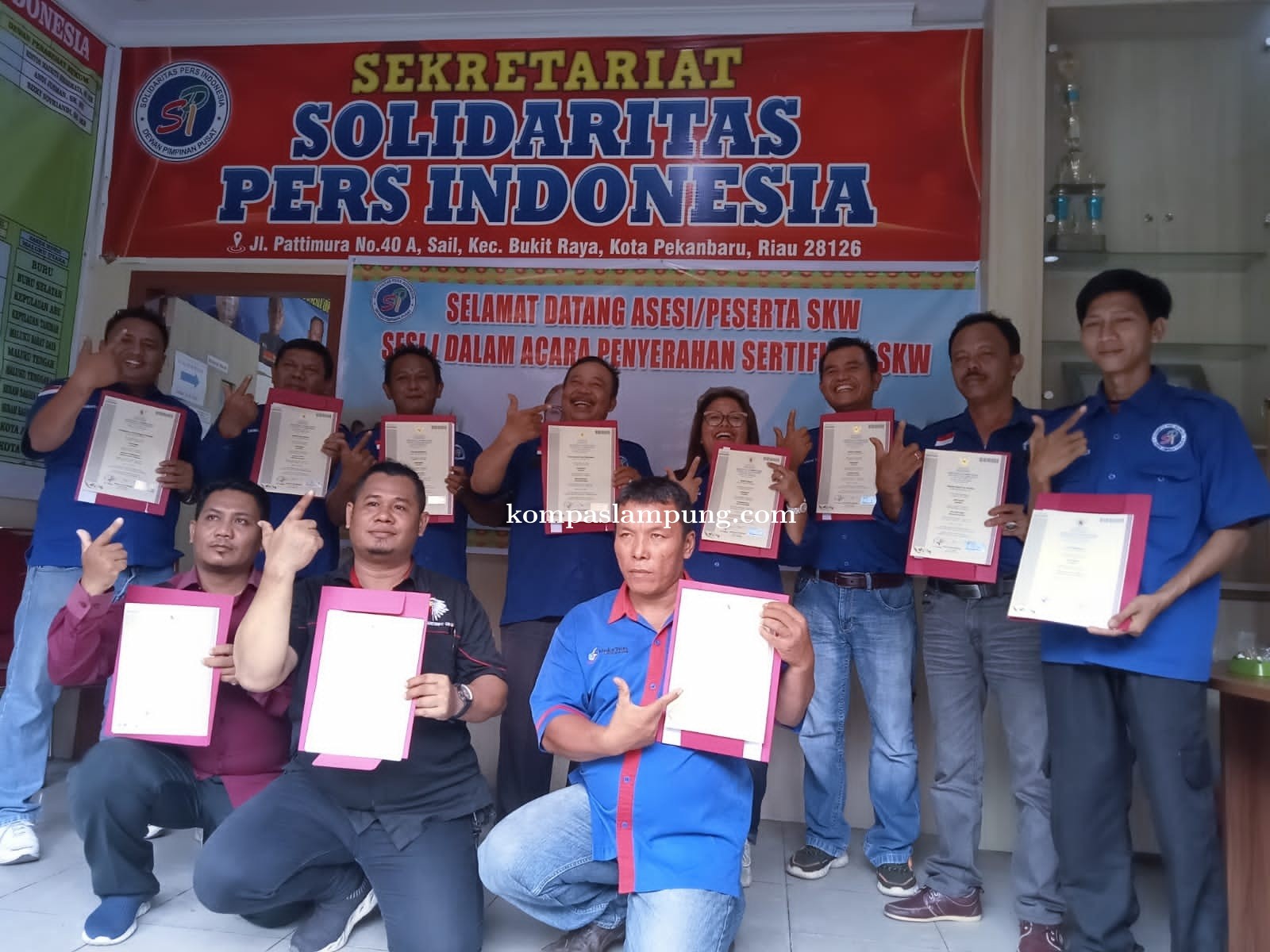 Sertifikat Wartawan Berlogo Burung Garuda Resmi Diterima Pengurus SPI