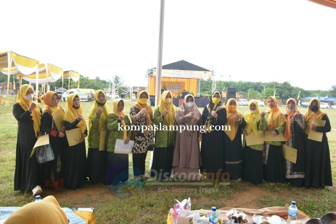 Kegiatan FKWT Di Acara Bunga Kampung Hari Kedua Di Kecamatan Way Pengubuan