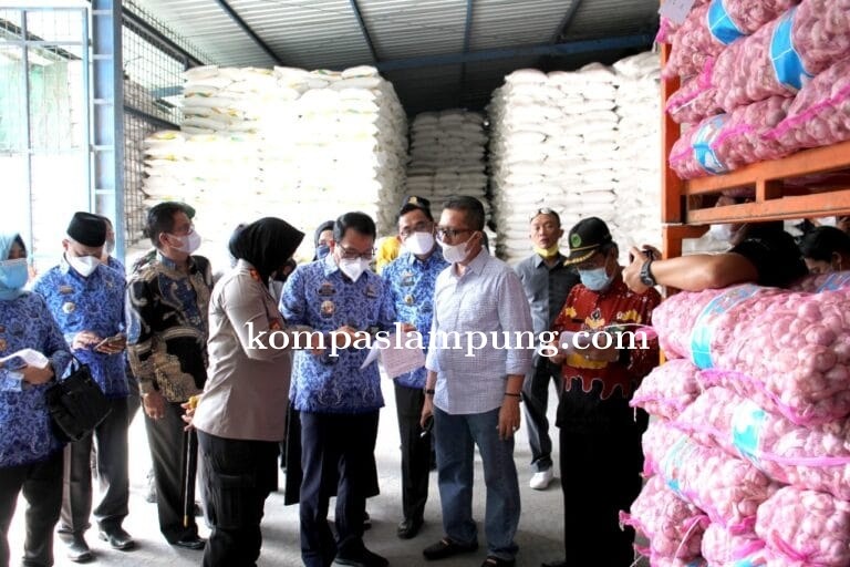 Wali Kota Monitoring  Stok Harga Pangan Jelang Nataru Di Metro Aman