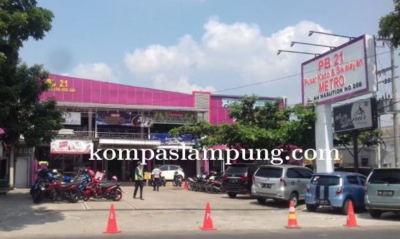 Warga Kesal, Pembangunan Lantai 2 PB 21 Swalayan Tidak Berizin