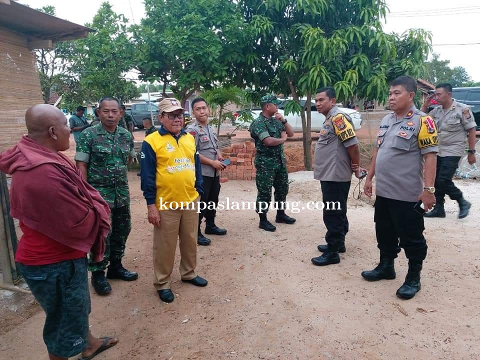 Plt Bupati Mesuji H. Saply TH,  Tinjau Langsung Lokasi Tempat Terjadinya Kerusuhan.