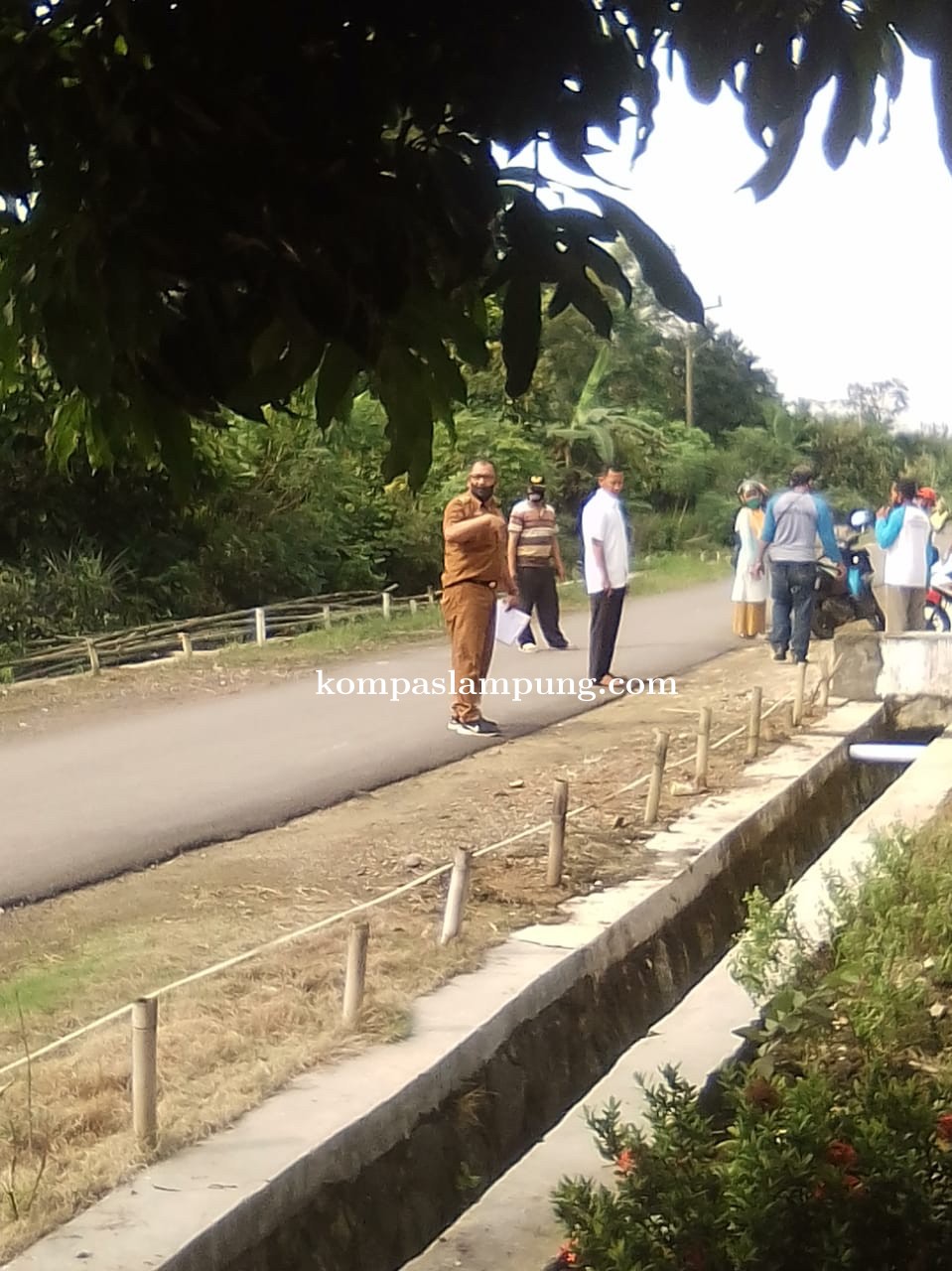 Diduga Pembangunan Infrastruktur Desa Purbo Sembodo Bermasalah, Tim Inspektorat Turun Ke Lapangan