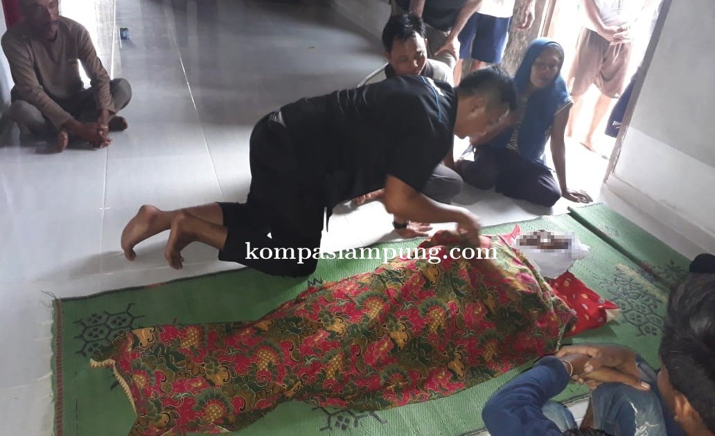Polsek Gedung Aji Identifikasi Penemuan Mayat Tergantung Di Kamar Mandi