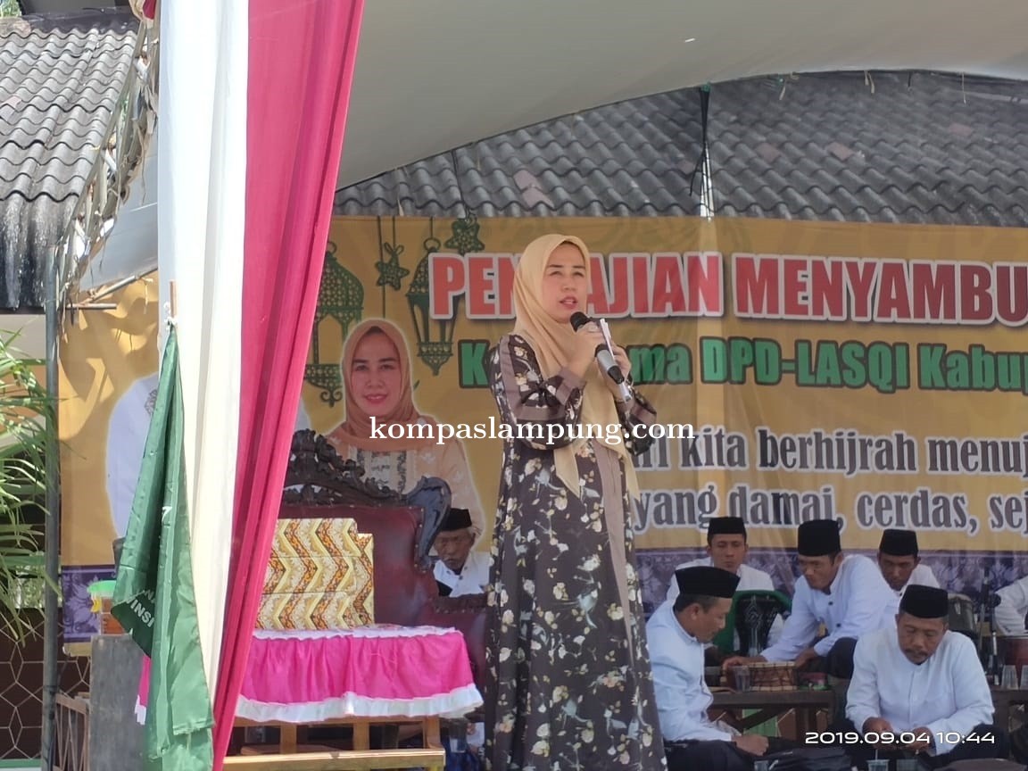 Hj. Konelia Umar Beri Bantuan 3 Kubah Masjid Dalam Acara Pengajian 1 Muharam 1441 H Kab. Tubaba