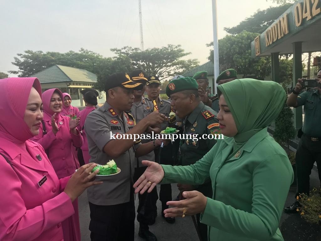Polres Tulang Bawang Berikan Surprise Untuk Kodim 0426, Ini Pesan Kapolres