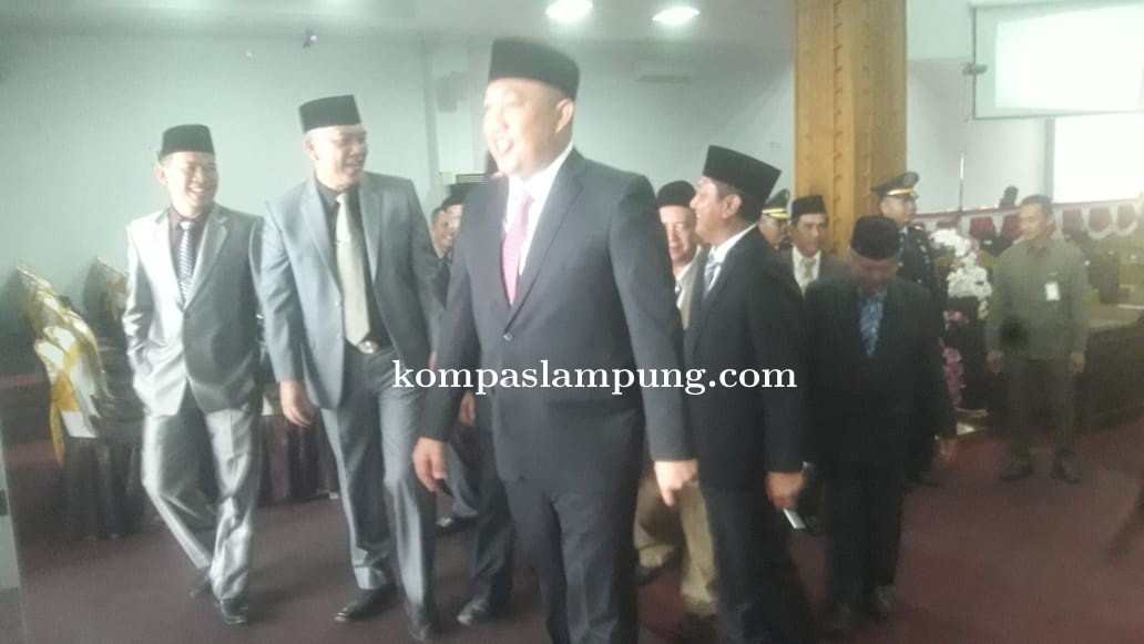 RAPAT PARIPURNA MENDENGARKAN PIDATO PRESIDEN