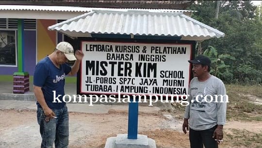 Kim Commanders Bangun Sekolah Bahasa Inggris Di Desa Terpencil Tulang Bawang Barat