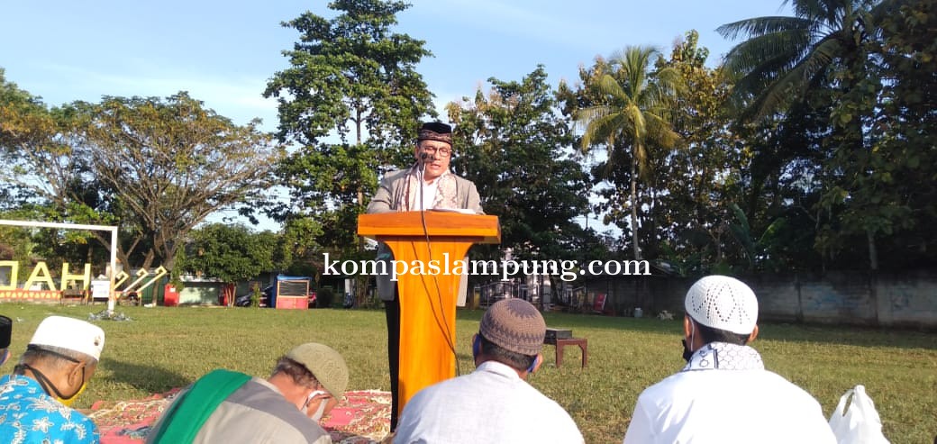 Dr. Wahdi Imami Shalat Idul Adha Di Kelurahan Hadimulyo, Metro Pusat