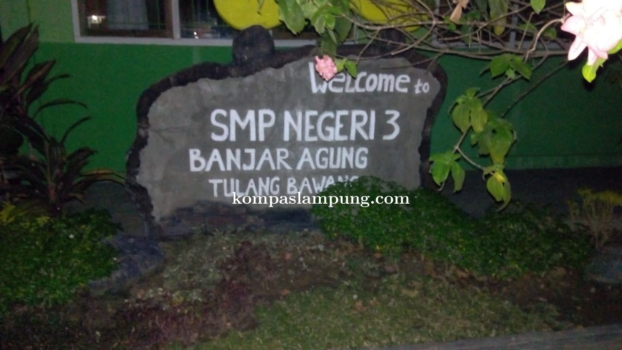 Kebakaran Menghanguskan Satu  Ruangan Sekolah SMP 3 Banjar Agung Tulang Bawang