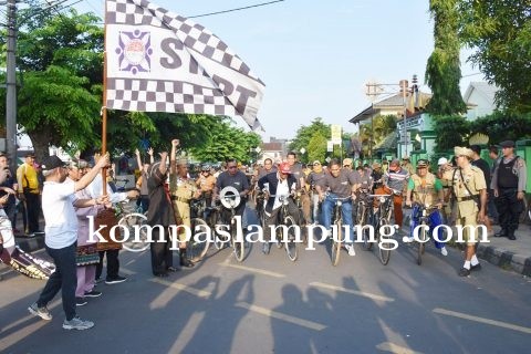 Sekda Kota Metro Nasir AT  Lepas Sepeda Gowes Kagama