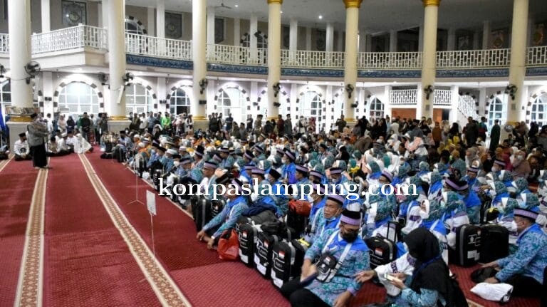 Pelepasan Calon Jamaah Haji Kota Metro Th. 2022 Dihadiri Walikota Dan Wakil Walikota