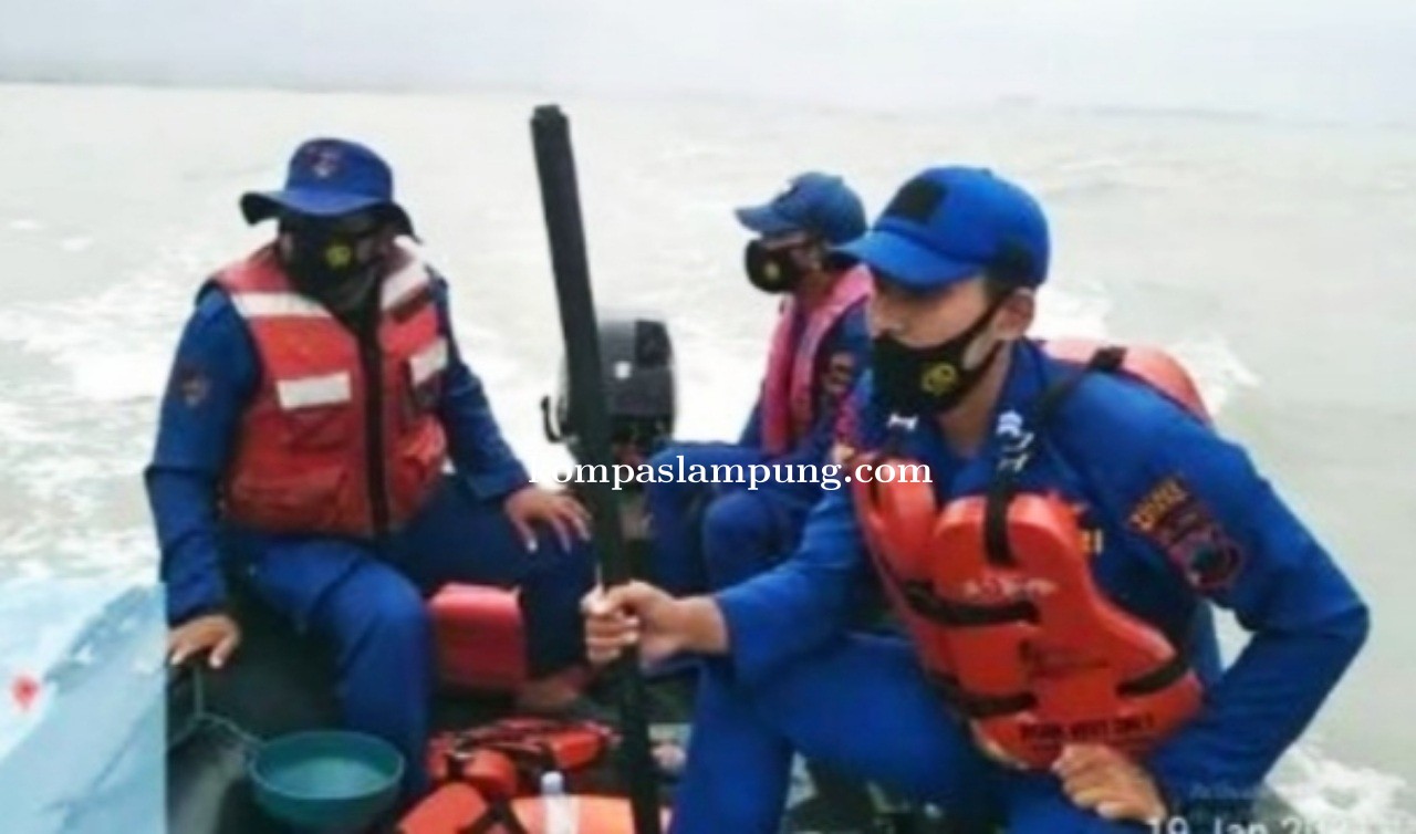 Naas !! Nelayan Hilang di Terjang ombak Saat Menarik Jaring