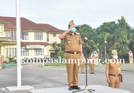 Bupati Lamtim Dawam Rahardjo Pimpin Apel Mingguan Di Halaman Pemkab Lamtim 