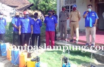 Kader Nasdem Tubaba Ajak Warga Patuhi Protokol Kesehatan Serta Berikan Bantuan Beras Dan Masker