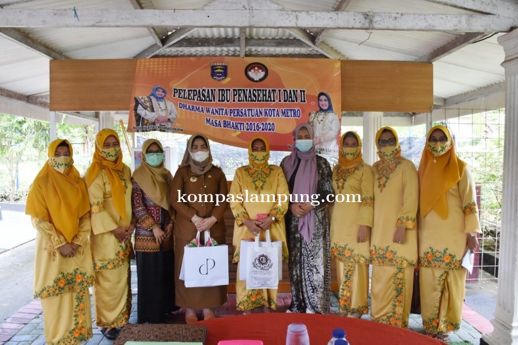 Pelepasan Ibu Penasehat I dan II DWP Kota Metro Masa Bakti 2016-2020