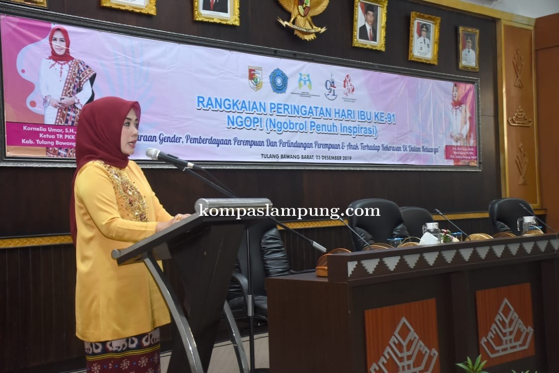  Ketua TP PKK TuBaBa Korneli Umar Membuka Acara Seminar Dalam Rangka Memperingati Hari Ibu Ke 91 