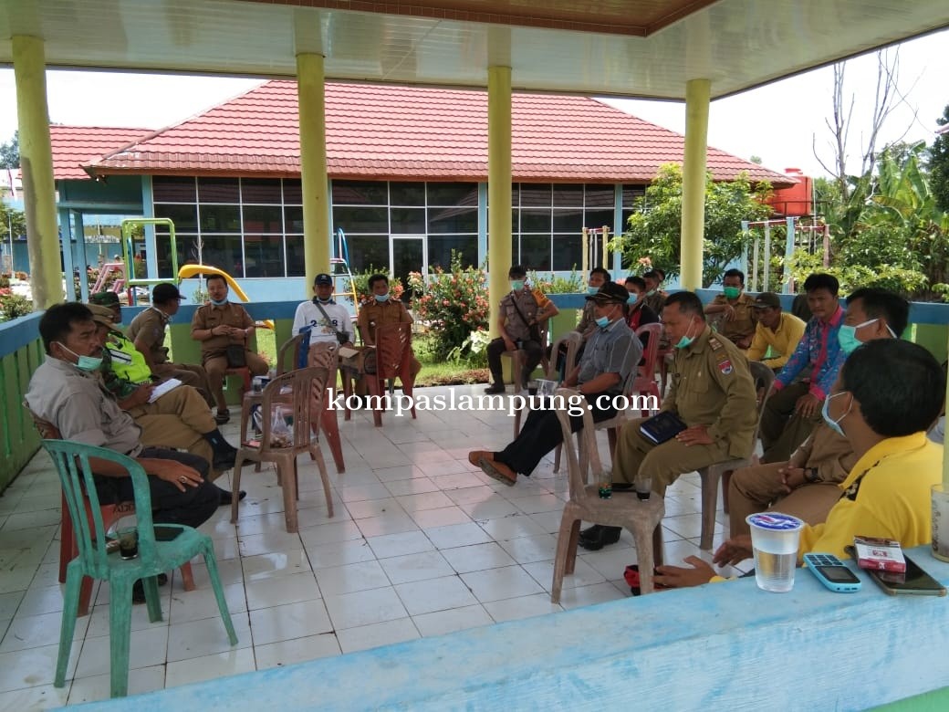Antisipasi Penyebaran Covid-19 Kec Rawa Jitu Utara Lakukan Penyemprotan Disinfektan