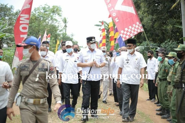 Bupati Lamteng Resmikan Langsung Jembatan Way Handak Sidorejo II Kampung Terbanggi Subing