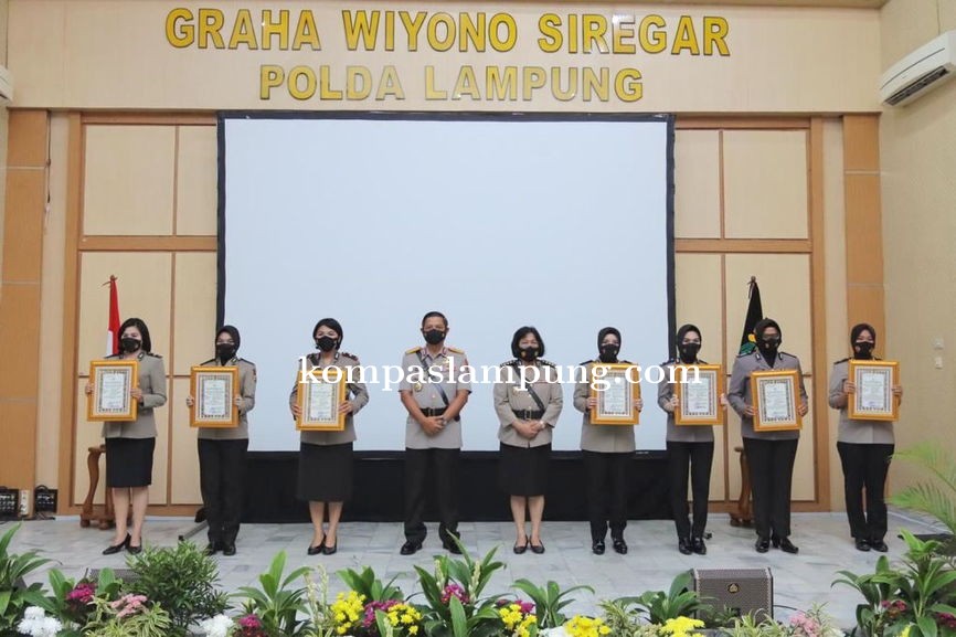 Hari Jadi Ke 73 Tahun, Polwan Polres Lamteng Mendapatkan Reward Dari Kapolda Lampung