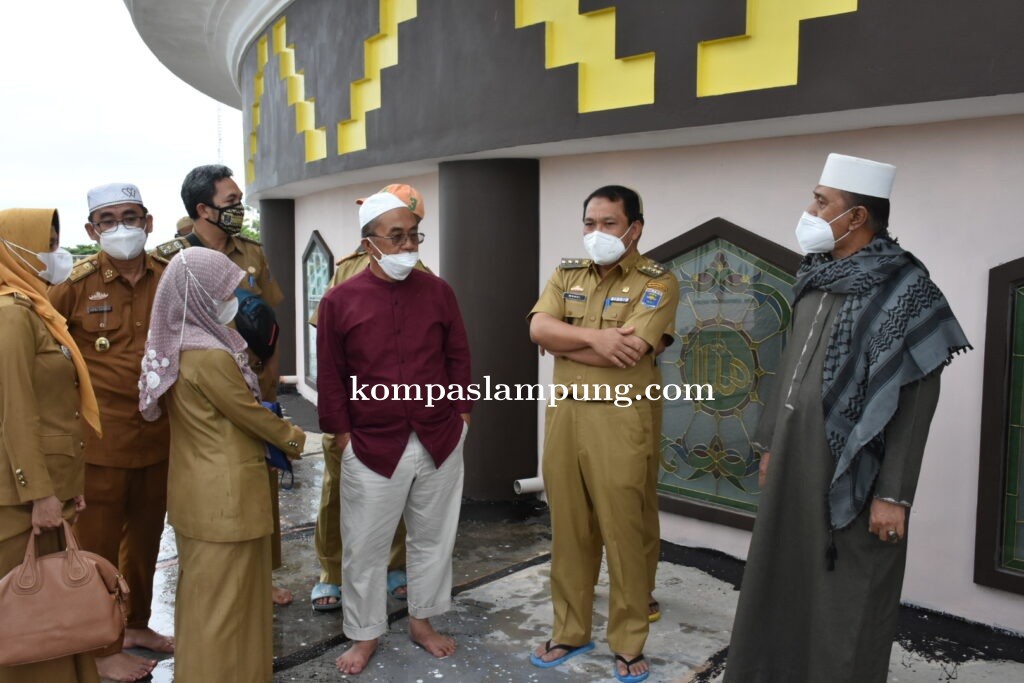 Walikota Metro Meninjau Langsung Masjid Taqwa Yang Bocor