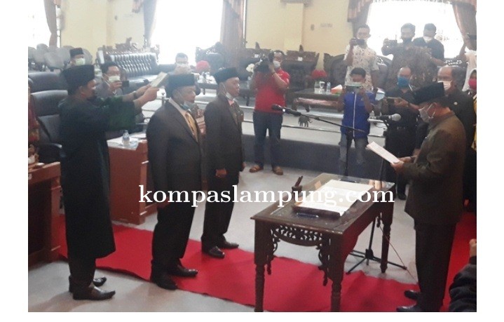 DPRD Lampung Timur Lantik Dua Anggota DPRD Yang Baru
