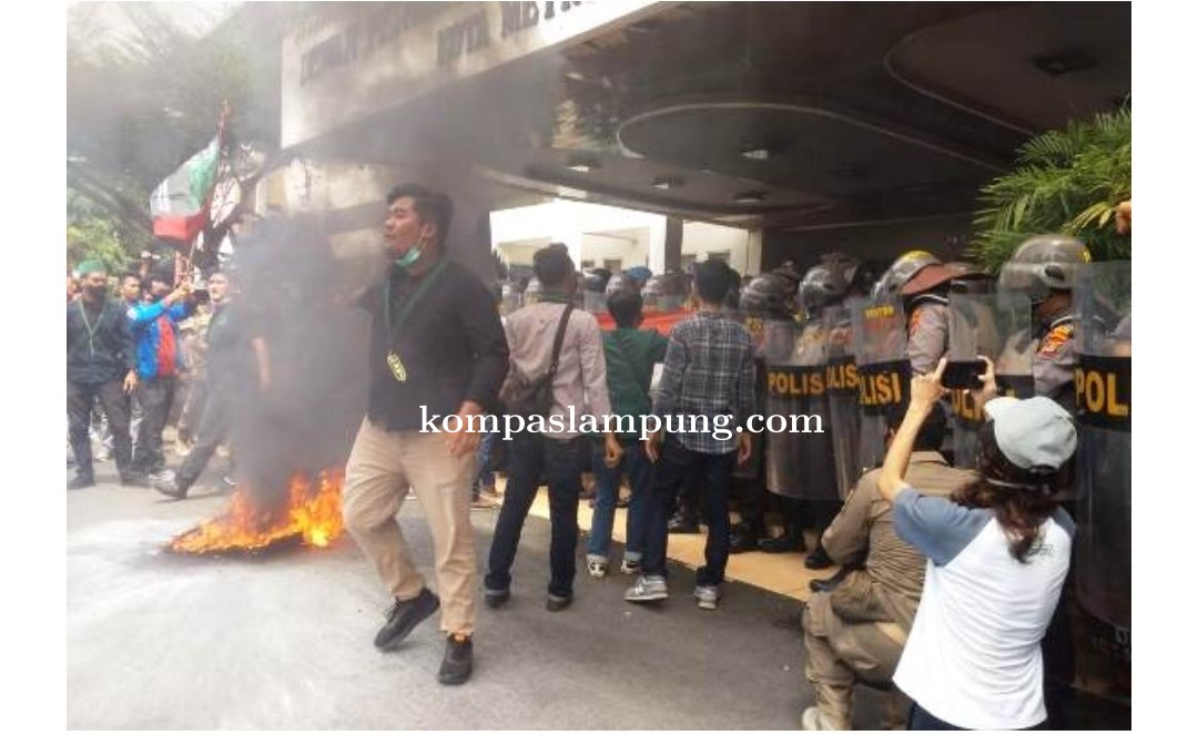 HMI Metro Demo Berujung Keributan
