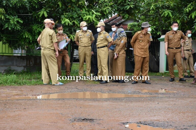 Peninjauan Kerusakan Jalan Oleh Walikota Dan Wakil Walikota Metro