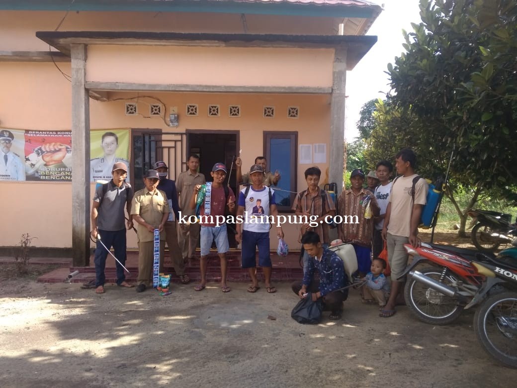 Dana Desa Tahap Satu Tiyuh Sumber Rejeki Bagikan 2000 Masker Dan BLT Ke Masyarakat Kurang Mampu