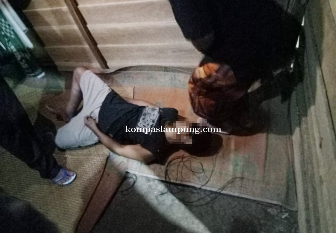 Polsek Penawartama Identifikasi Penemuan Mayat Tergantung Di Tiang Kamar